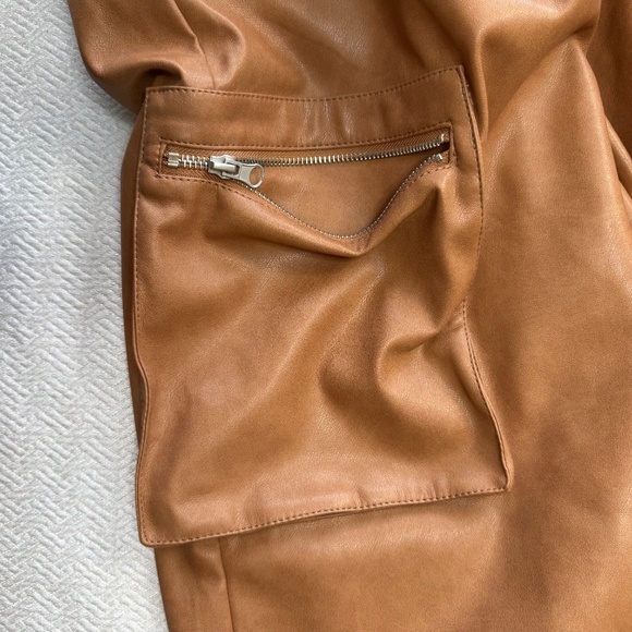 NWT Avec Les Filles High Rise Vegan Leather Wide Leg Cargo Pants Women Sz M - Picture 6 of 14